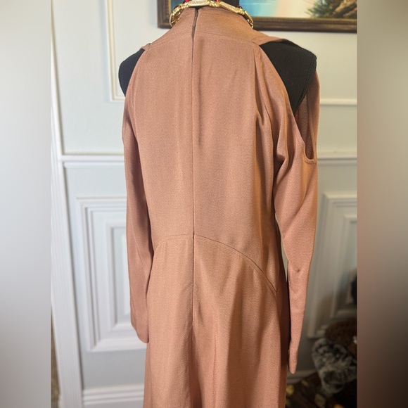 Victoria Beckham Cold-shoulder pleated crepe midi dress - New without tags - Picture 8 of 17